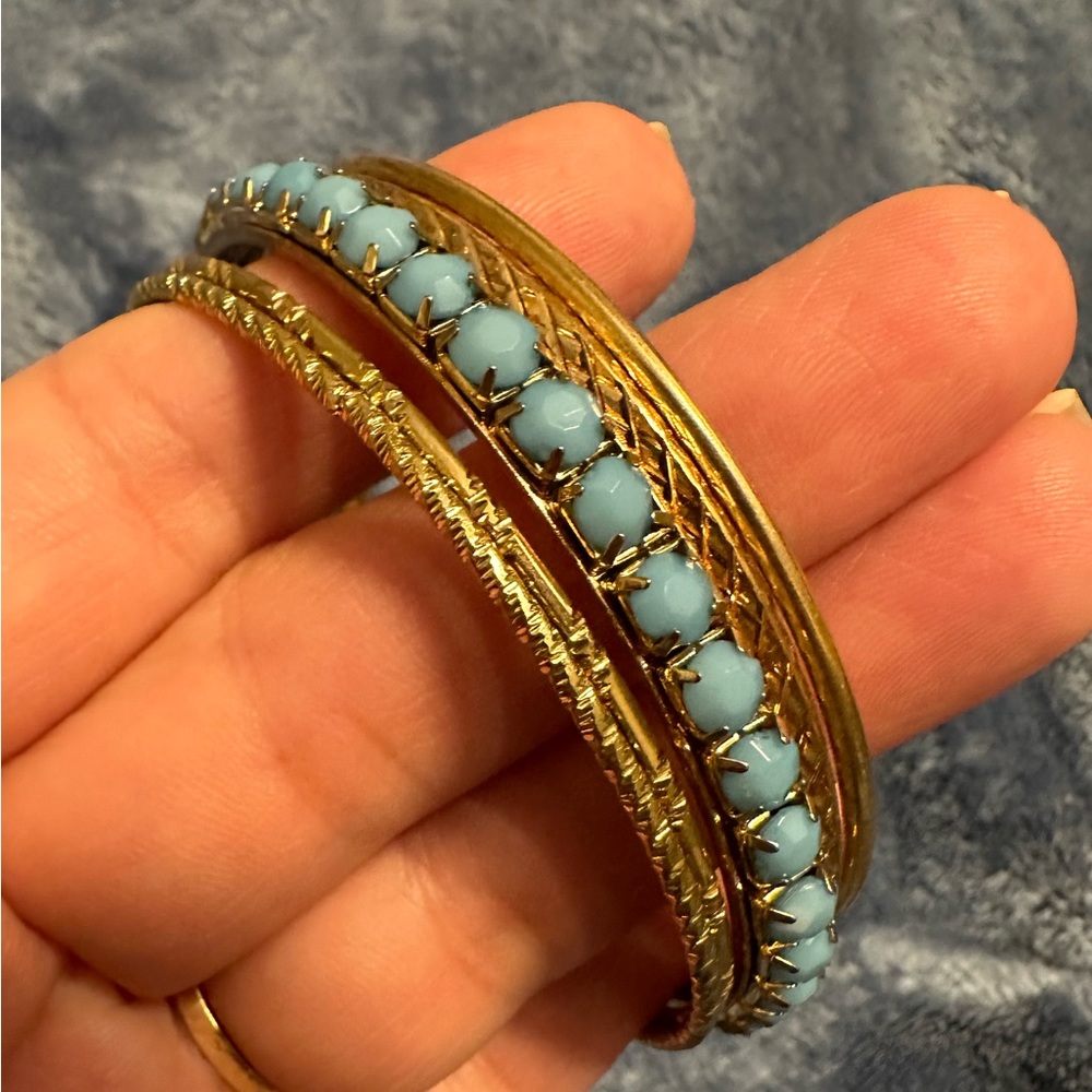 Fashion jewelry bracelets turquoise gold colores